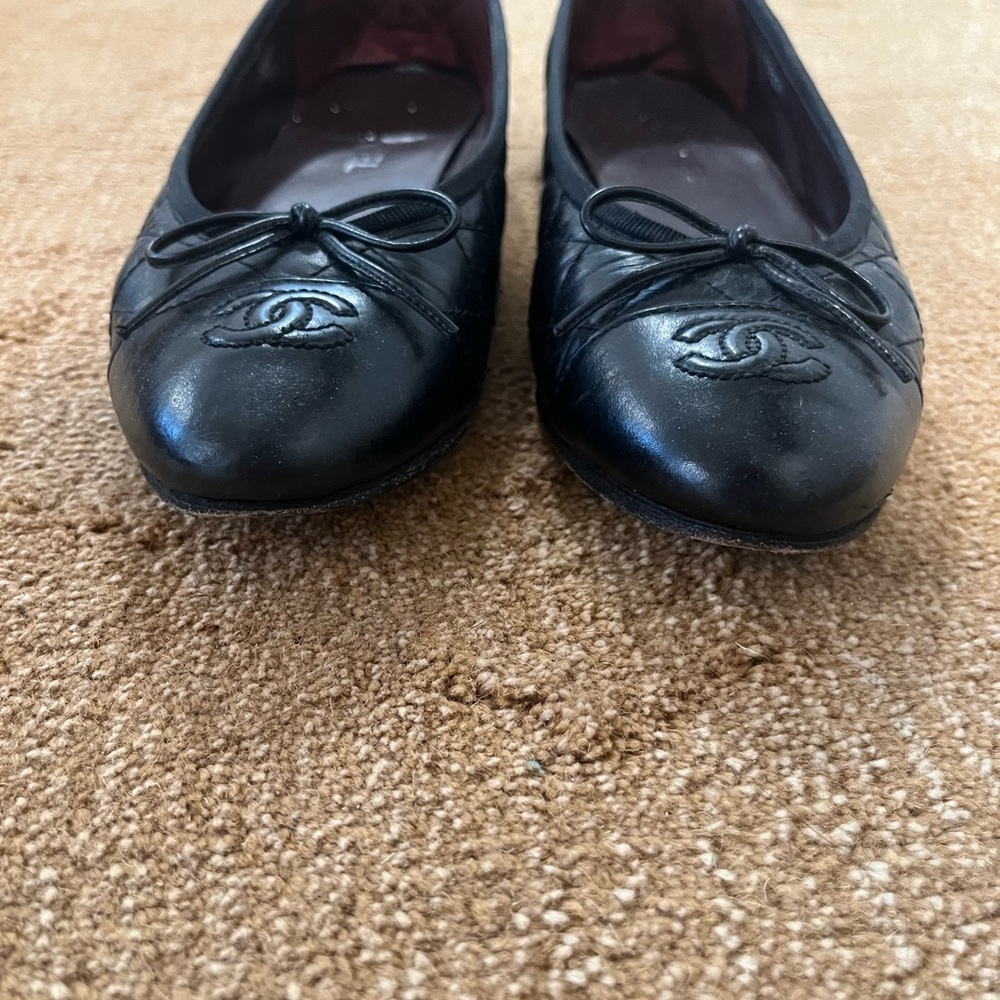 CHANEL Black Quilted Flats - Picture 3 of 10